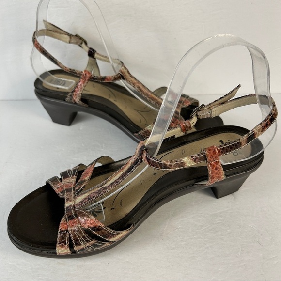 Abeo Women's Brown and Tan Strappy Sandals 9 - Picture 4 of 9